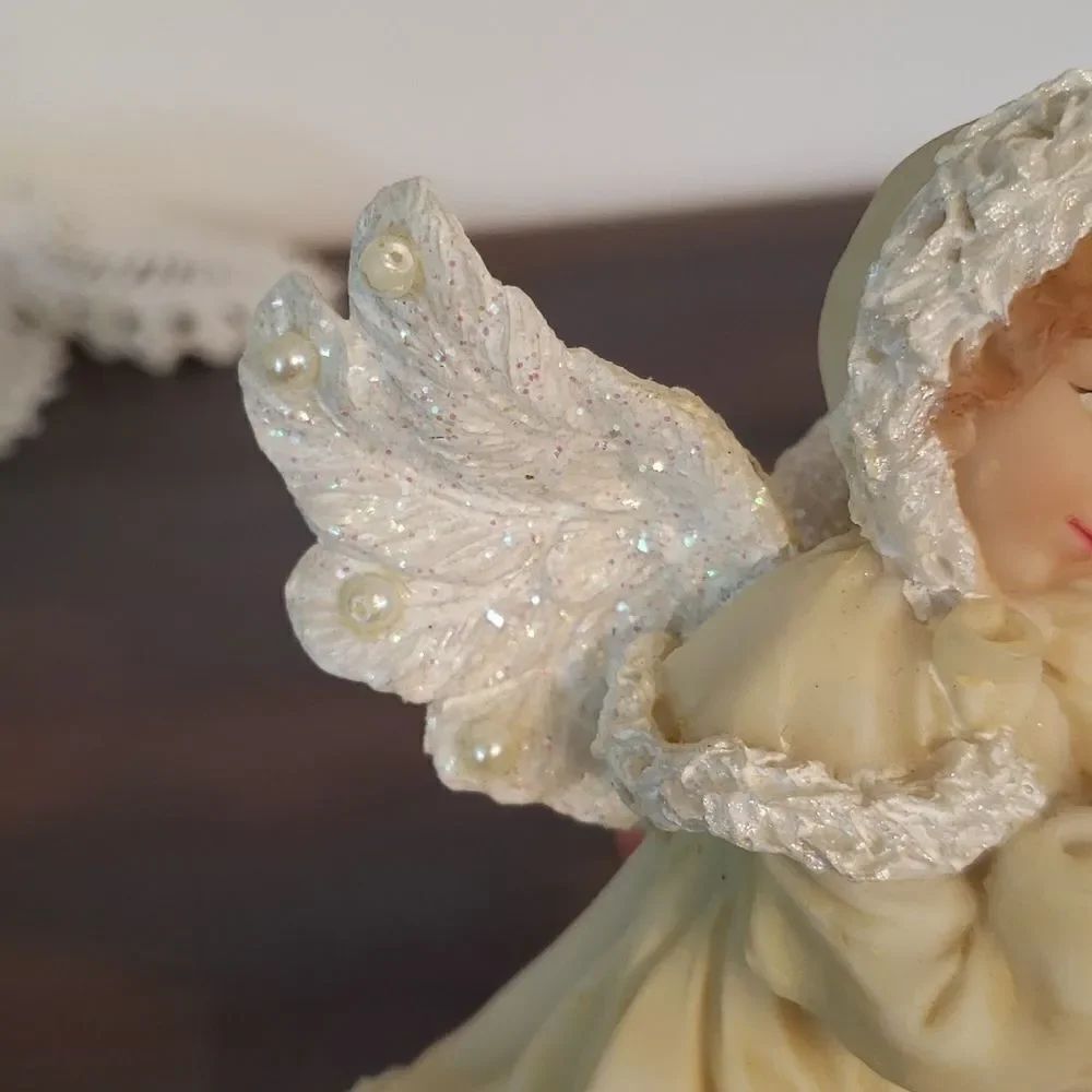 Lovely Vintage Resin Angel with Harp Figurine and Sparkly Wings - Picture 6 of 9